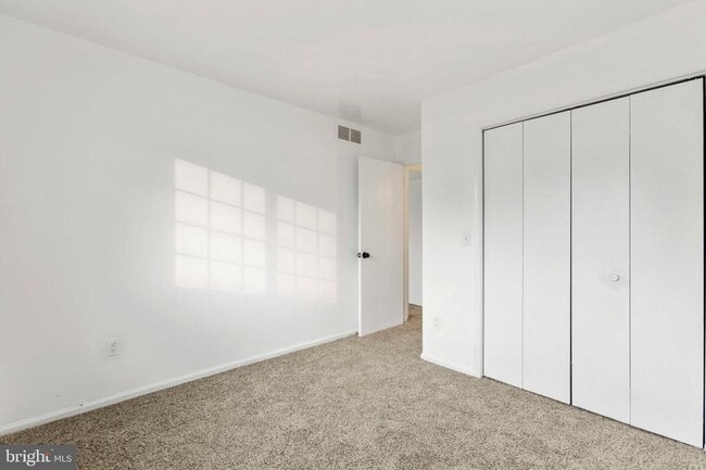 Building Photo - 39 N Turnberry Dr