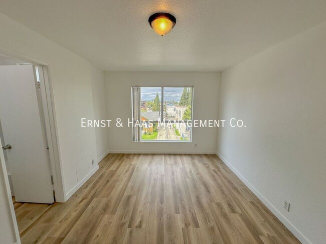 Building Photo - 1080 St Louis Ave