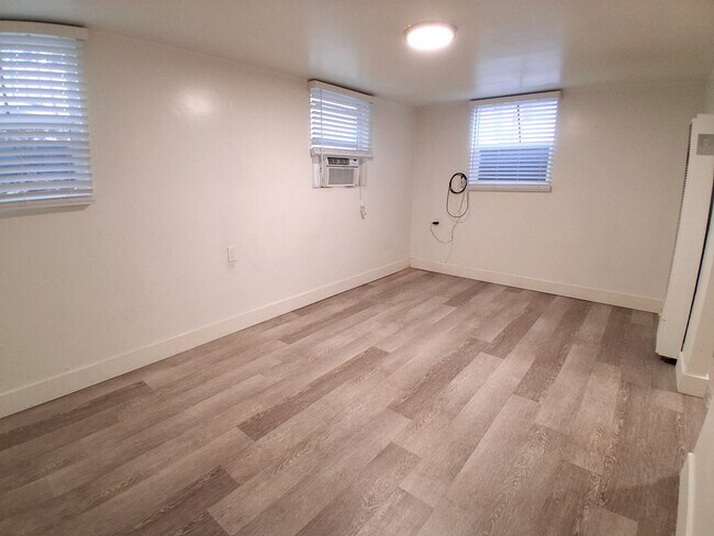 Building Photo - 775 E 820 N