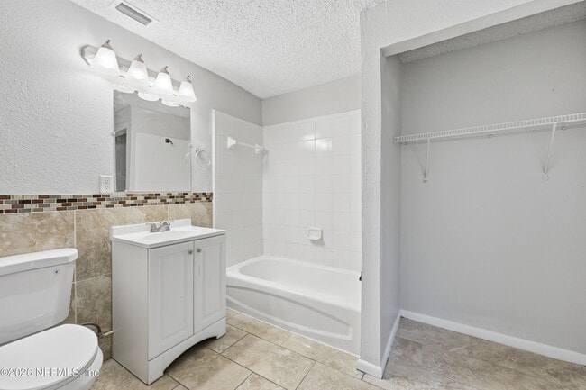 Building Photo - 2002 St Clair St