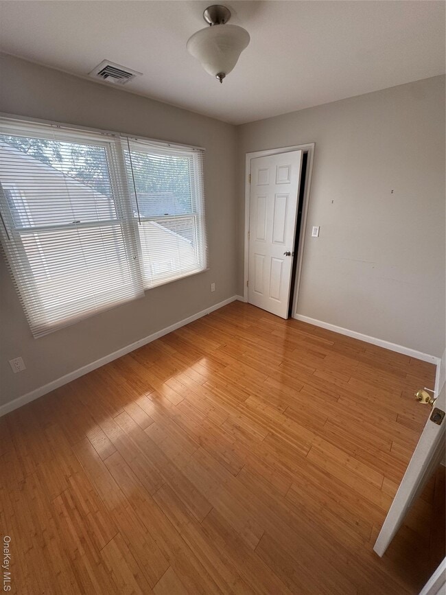Building Photo - 2641 Montauk Ave