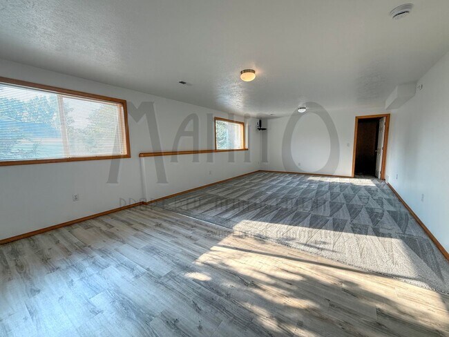 Building Photo - **MOVE-IN SPECIAL** Beautiful Private Comm...