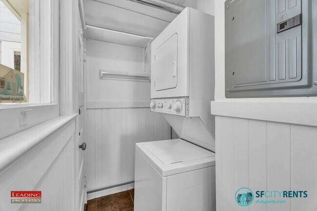 Building Photo - Noe Valley: Top Floor Condo w/ City Views, Garage Parking & W/D in unit