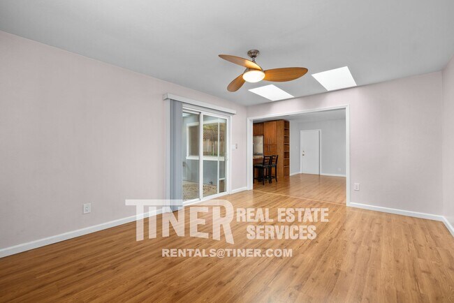 Building Photo - 4801 Papaya Dr