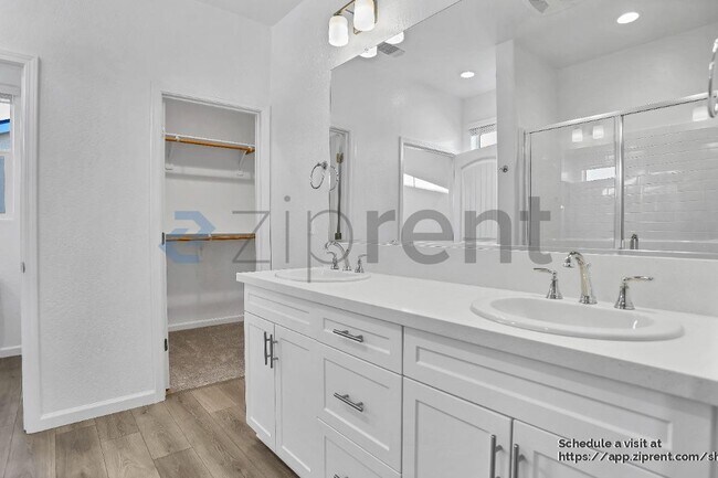 Building Photo - 1330 W Prescott Ave