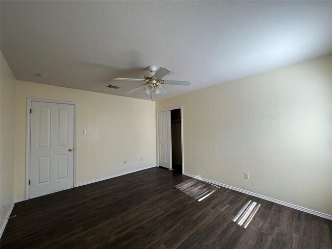 Building Photo - 116 Remington Dr