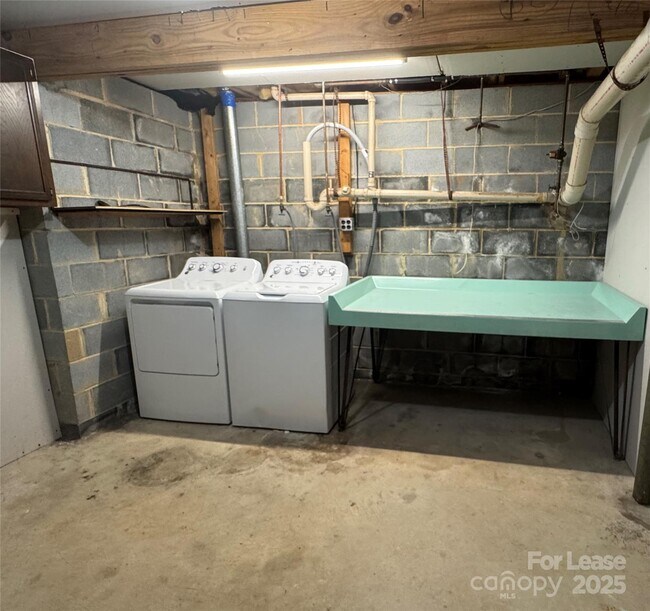 Building Photo - 7939 Holly Hill Rd