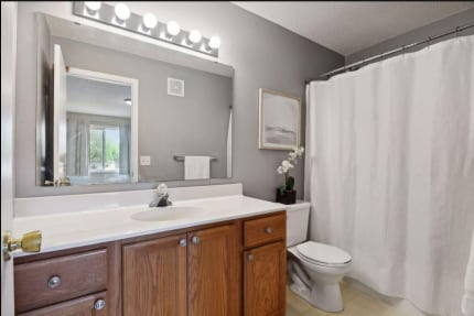 Building Photo - 1236 Crystal Pl E