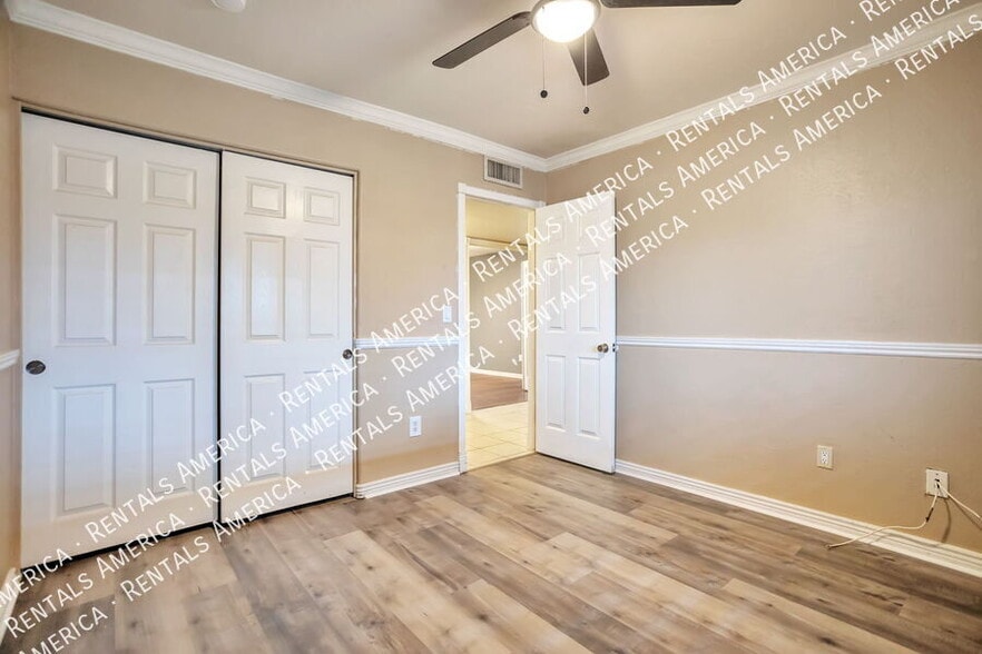 Building Photo - 4527 W Ruth Ave