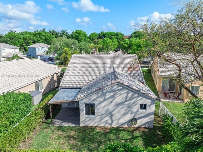 Building Photo - 4013 Pine Ridge Ln