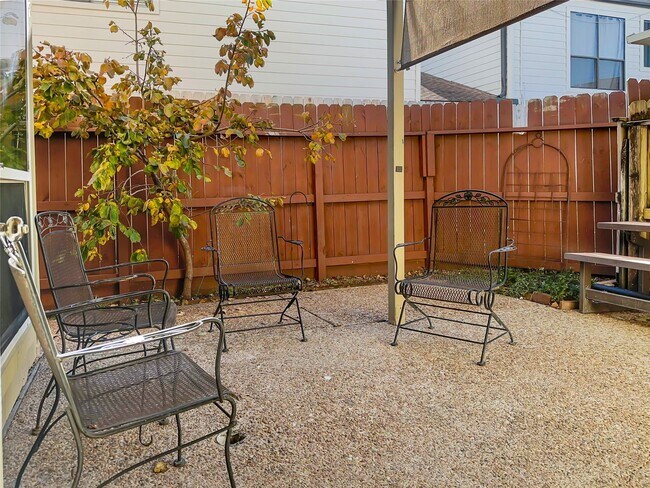 Building Photo - 2517 Bering Dr