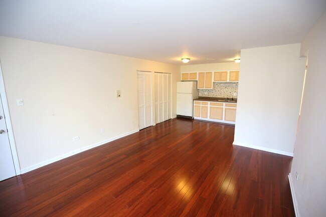 Building Photo - 9460 Bay Colony Dr