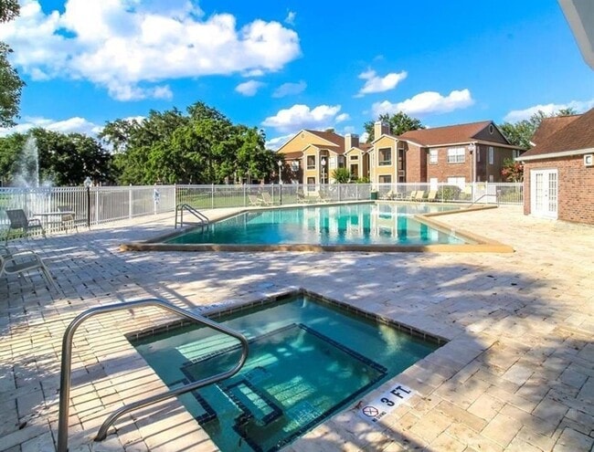 Building Photo - 4200 Thornbriar Ln