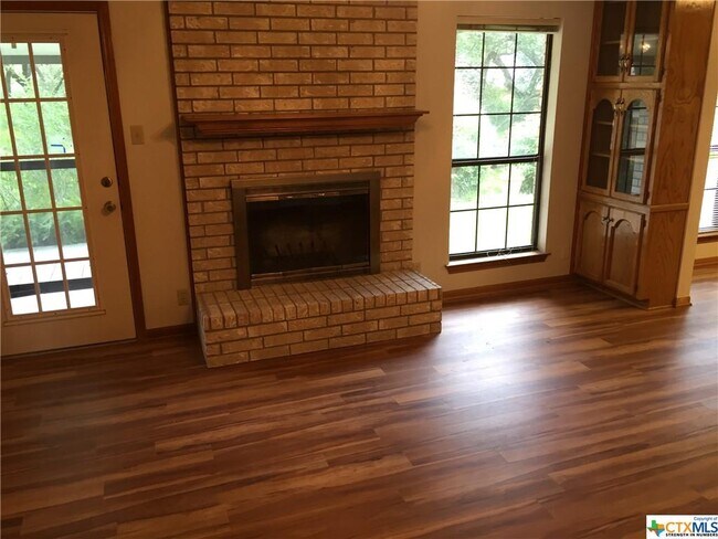 Building Photo - 601 Ridgecrest Dr