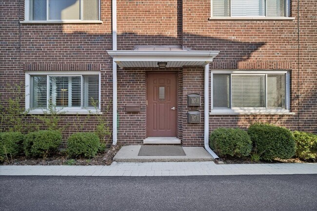 Building Photo - 319 Vine Ave