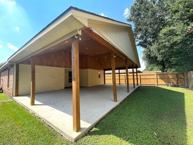 Building Photo - 9903 Raul Hector Dr