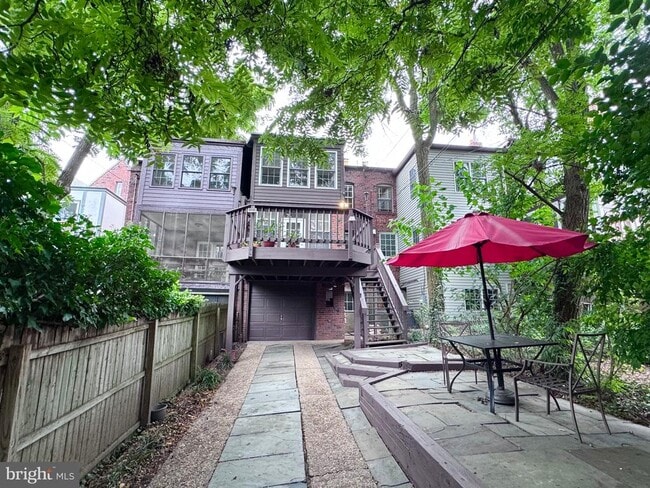 Building Photo - 4417 Volta Pl NW