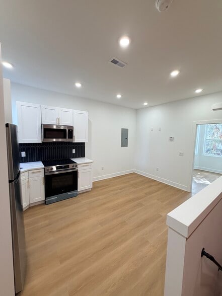 Primary Photo - 1325 Kerbaugh St