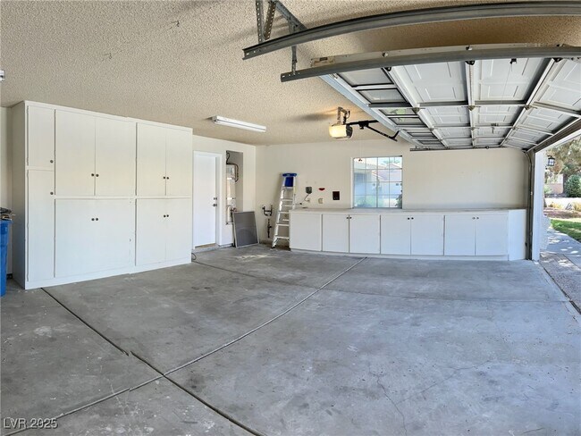 Building Photo - 1740 Camara Dr