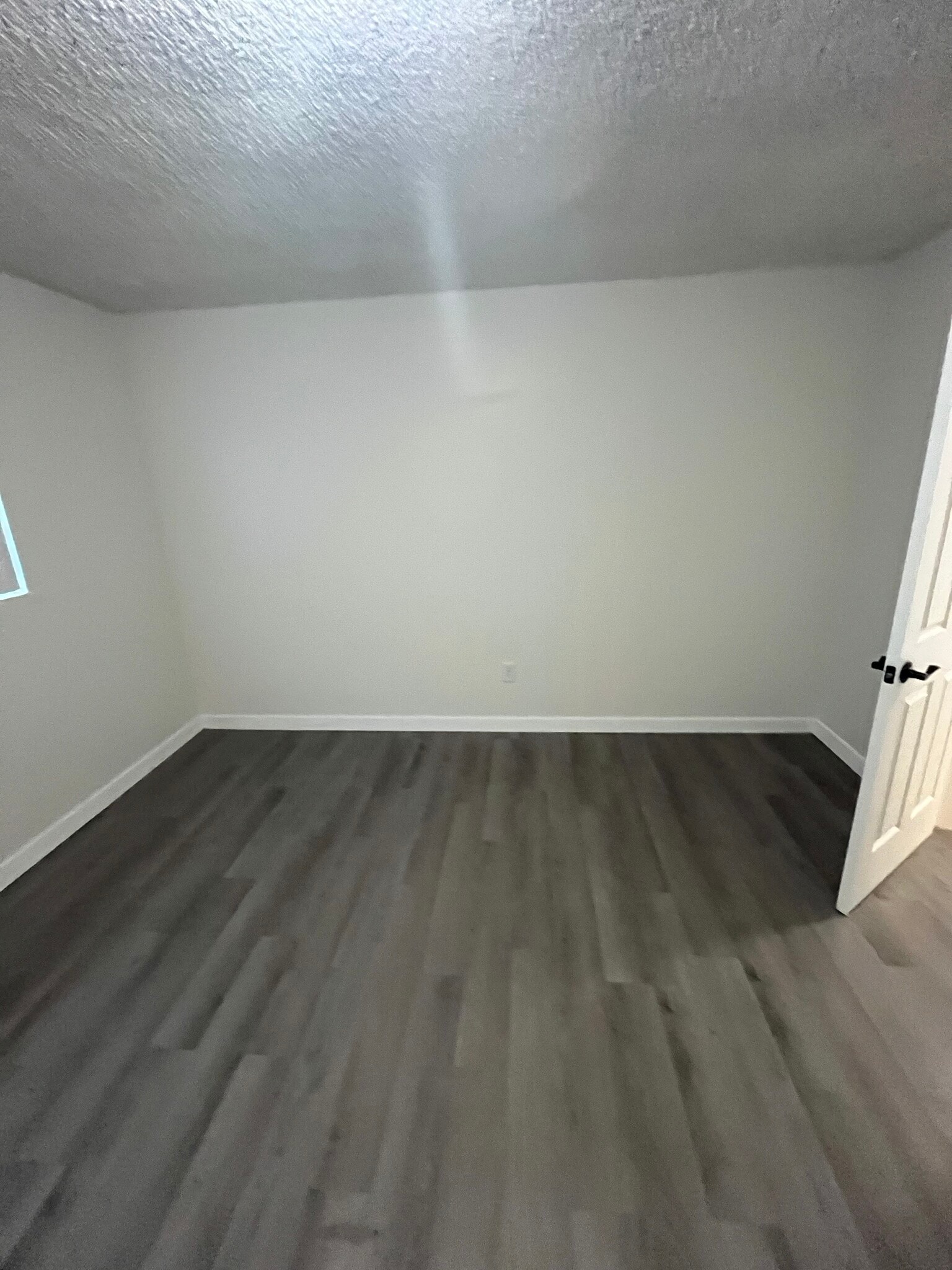 Building Photo - 385 Vernon Dr