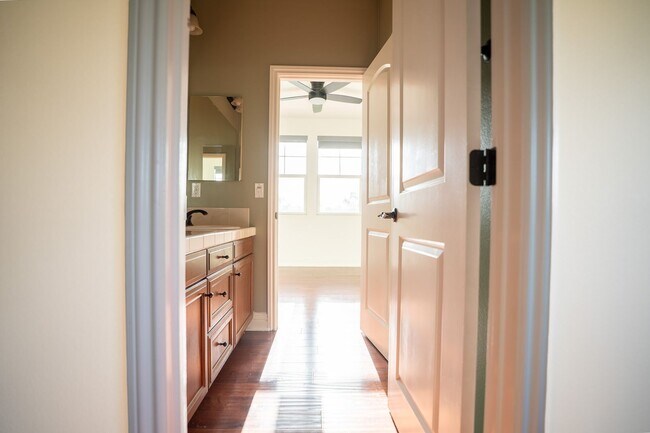 Building Photo - Exceptional estate Located In the highly desirable College Park Community.