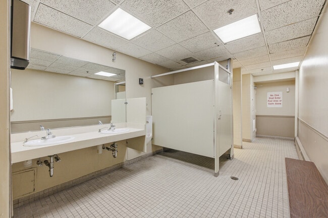 Building Photo - 200 N Dearborn St