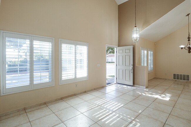 Building Photo - 3 bedrooms 2.5 bathrooms | Southwinds | Oxnard | Unfurnished