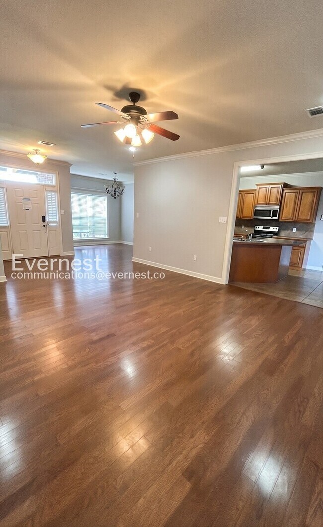 Building Photo - 2835 Plateau Dr