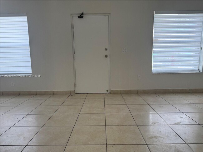 Building Photo - 128 W 21st St