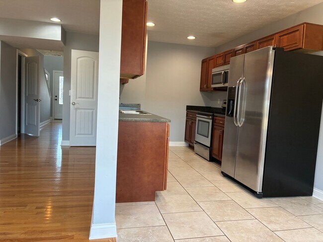 Building Photo - 137 Twin Lakes Dr