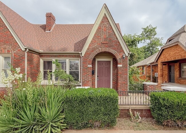 Building Photo - $500 OFF FIRST MONTHS RENT | Duplex in OKC!