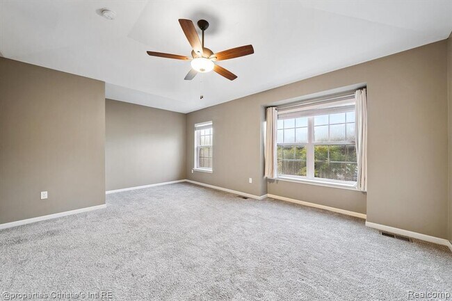 Building Photo - 22051 Parkview Dr