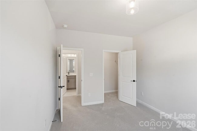 Building Photo - 423 Vinroot Aly