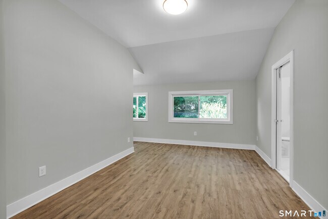 Building Photo - 450 Danbury Rd