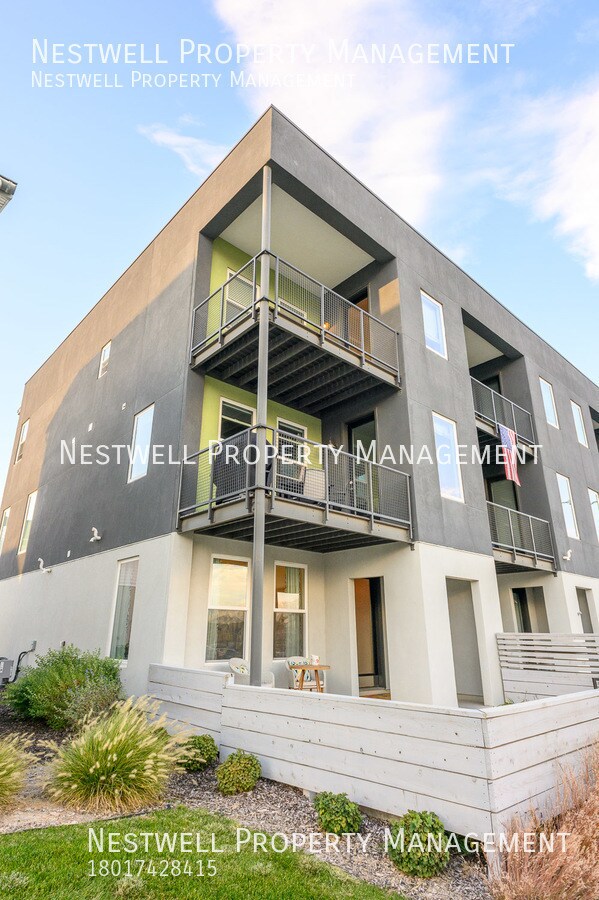 Building Photo - Newer 4-bed Townhome in South Jordan