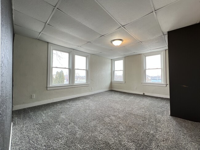 Building Photo - 2443 Division St