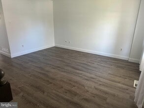 Building Photo - 223 E 8th Ave