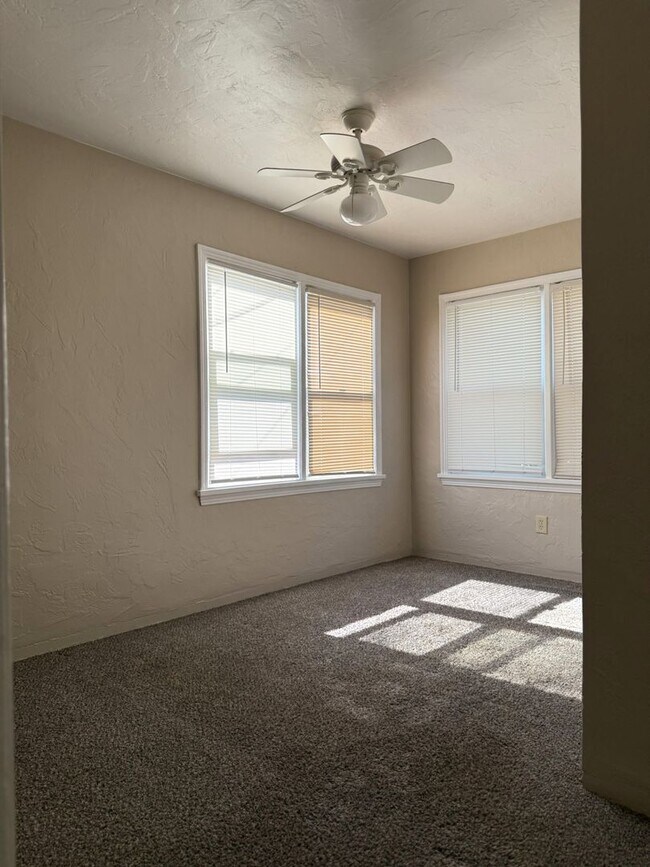 Building Photo - 818w.21s