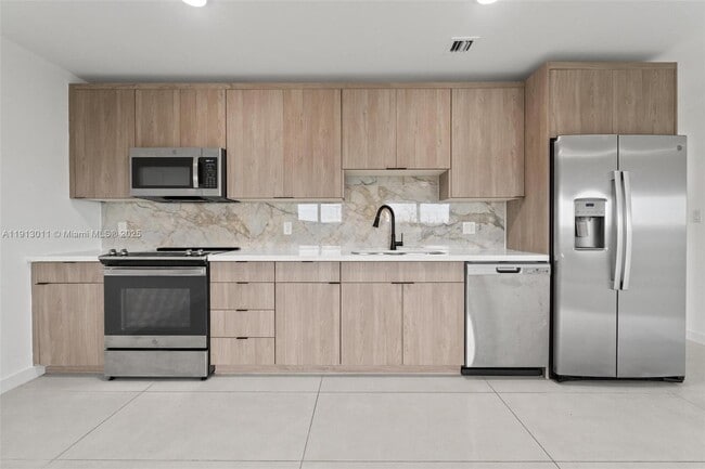 Building Photo - 26126 SW 146th Ave