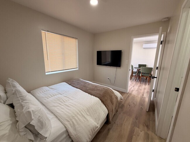 Building Photo - 1830-36 Newton Ave