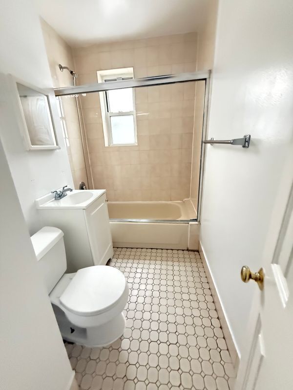 Building Photo - 112 Gatling Pl