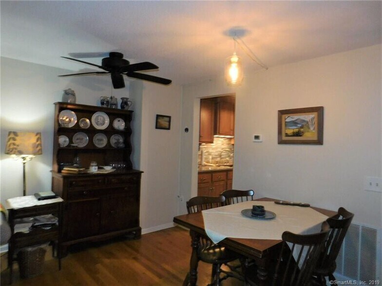 Dining room - 32 Upper Pattagansett Rd