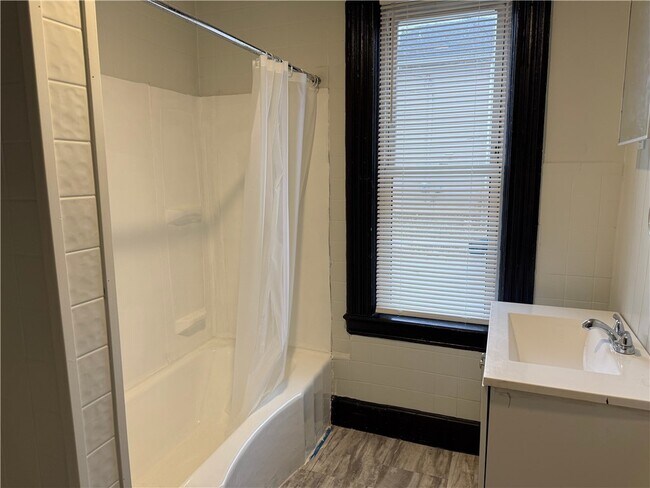 Building Photo - 712-712 Jay St