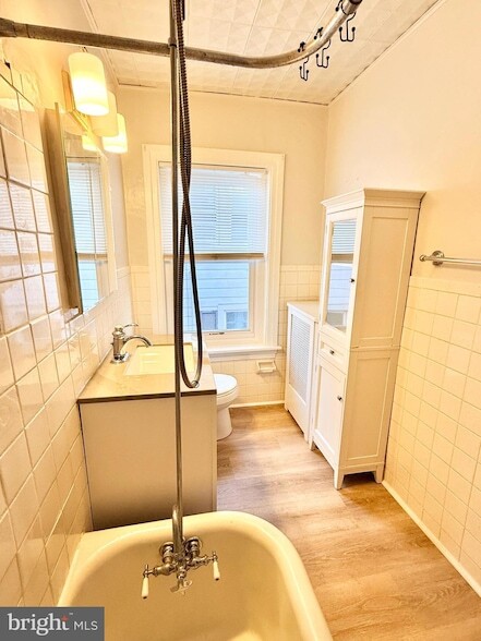 Building Photo - 1203 Cherry St