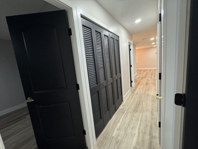 Building Photo - 24 Pilgrim Ln