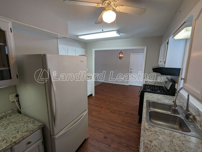 Building Photo - Avon Lake Ranch with Fresh Updates, Vaulted Ceilings, and More!