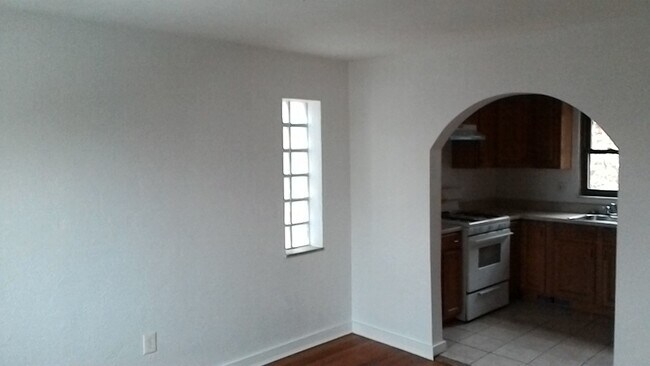 Building Photo - 1530 Sylvan Ter