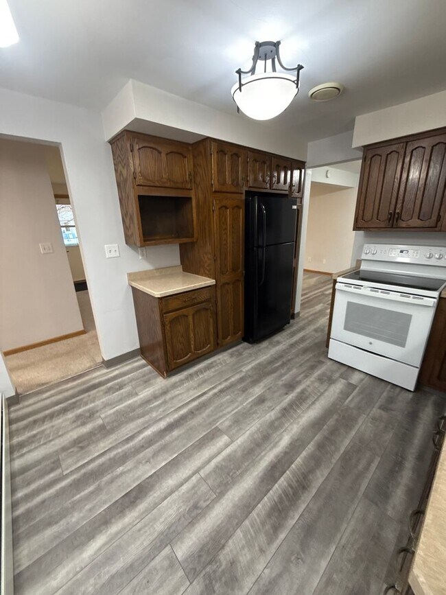 Building Photo - 1021 5th Ave SW