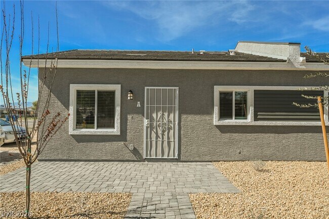 Building Photo - 5018 Holt Ave