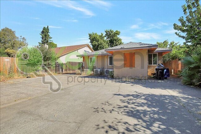 Building Photo - 4806 Yosemite Ave
